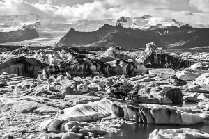 Jökulsárlón glacier in B&W (iceland) by Mathieu Foulquié 